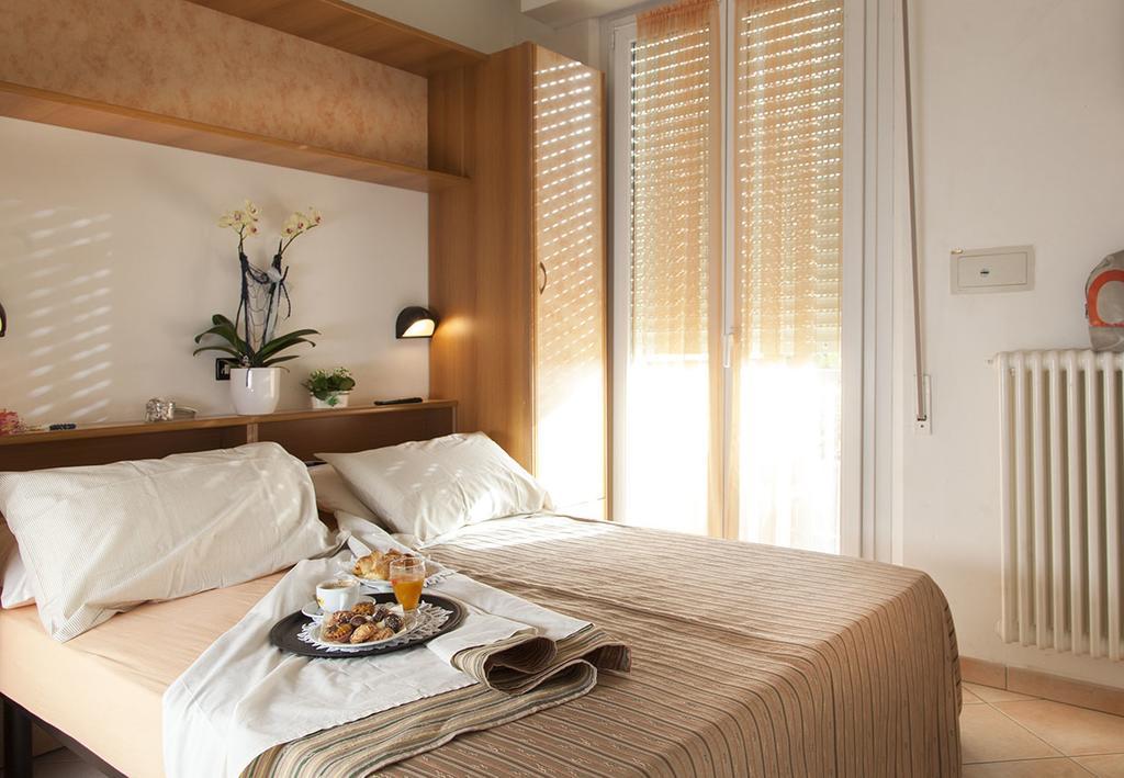 Hotel Verdemare Римини Екстериор снимка