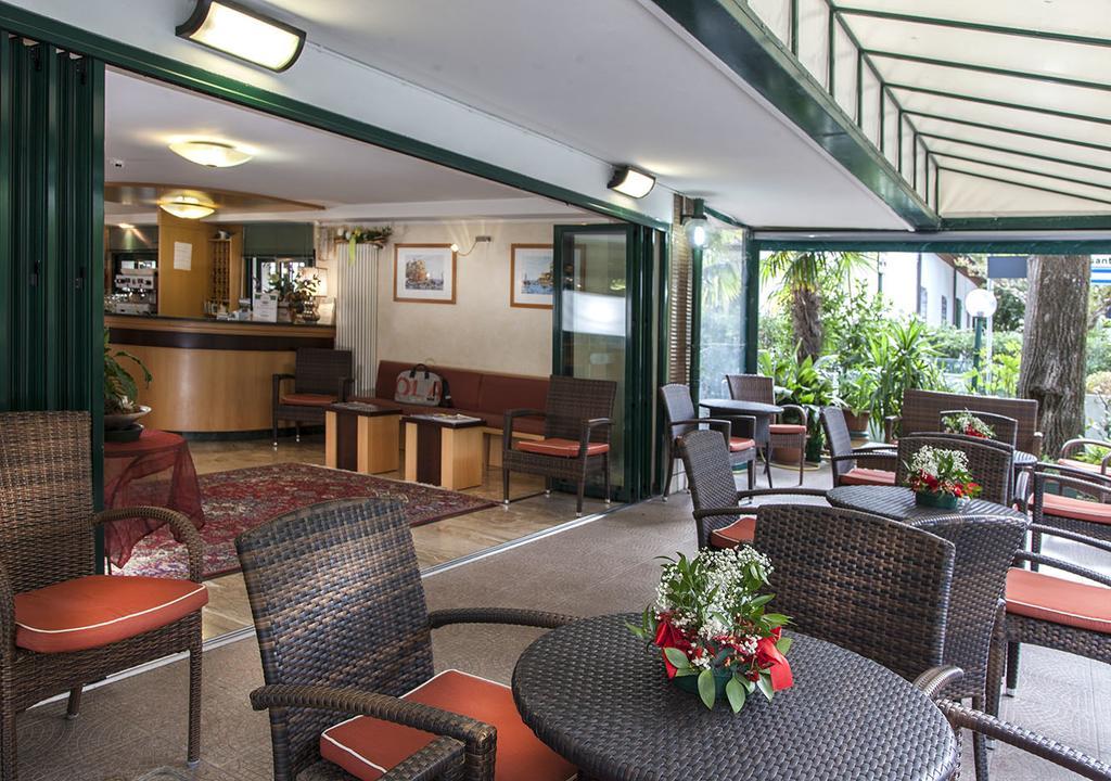 Hotel Verdemare Римини Екстериор снимка