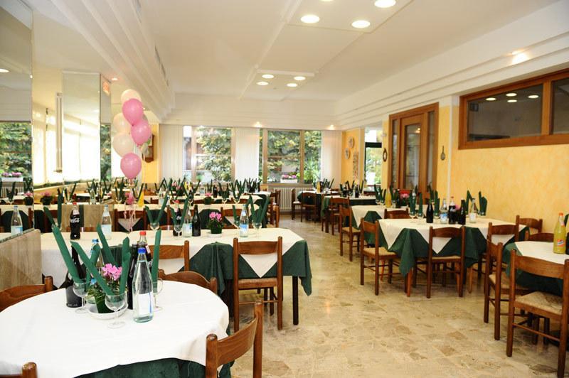 Hotel Verdemare Римини Екстериор снимка