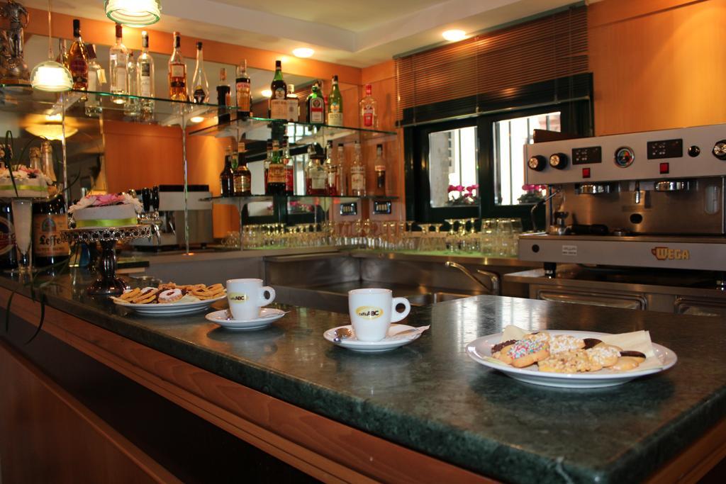 Hotel Verdemare Римини Екстериор снимка