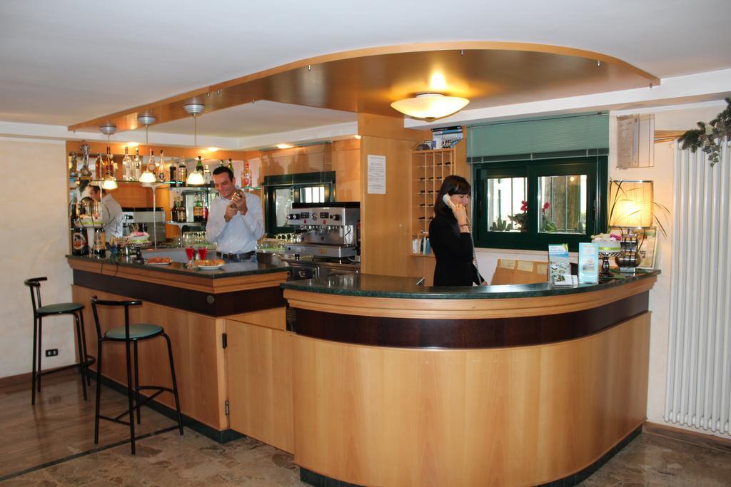 Hotel Verdemare Римини Екстериор снимка