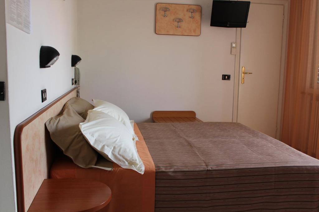 Hotel Verdemare Римини Стая снимка